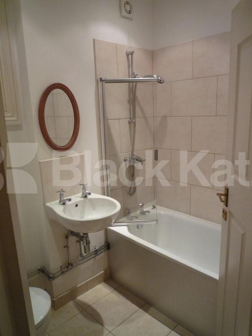 			NEW INSTRUCTION , 3 Bedroom, 1 bath, 1 reception Apartment			 Tregarvon Road, Clapham Common North Side